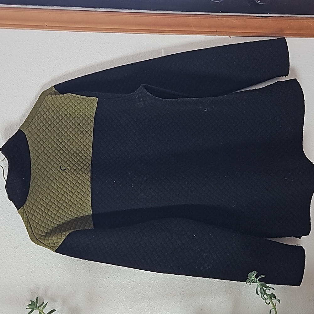 Zyia Pullover - Picture 2 of 4